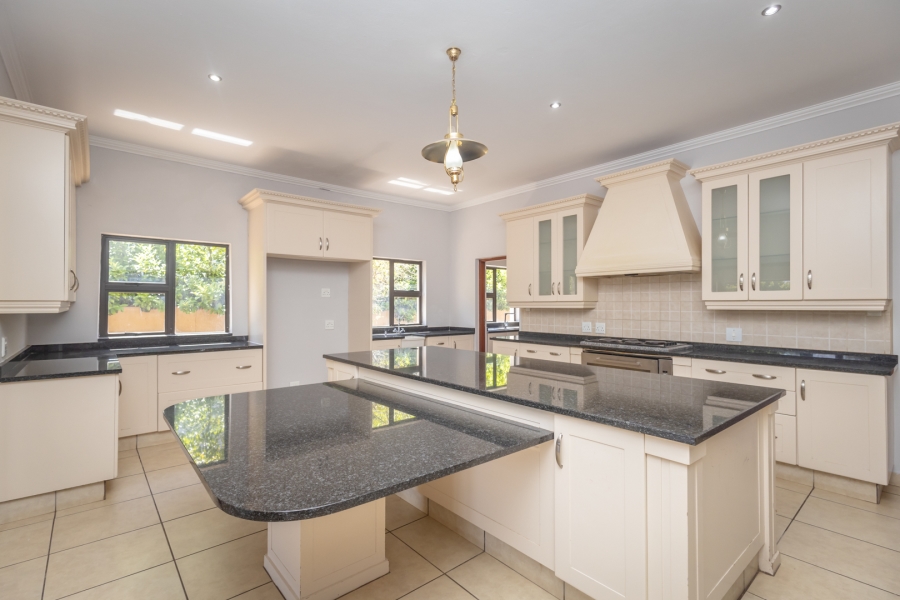 6 Bedroom Property for Sale in The Coves North West